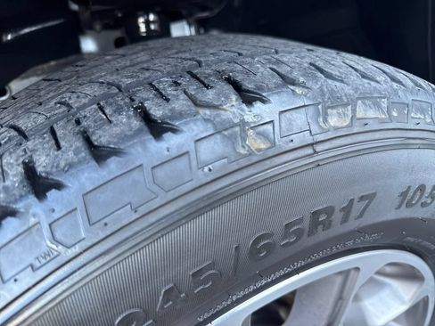 Used 2020 Jeep Cherokee Trailhawk AWD/4WD image 28
