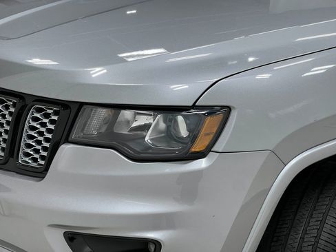 Used 2018 Jeep Grand Cherokee Altitude image 34