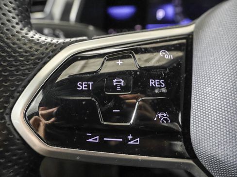 Used 2022 Volkswagen Tiguan SE R-Line image 25