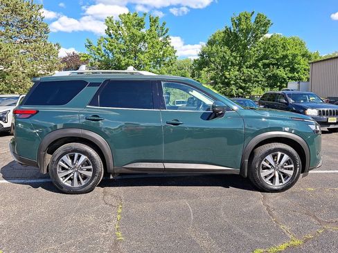 Used 2023 Nissan Pathfinder SL AWD/4WD image 18