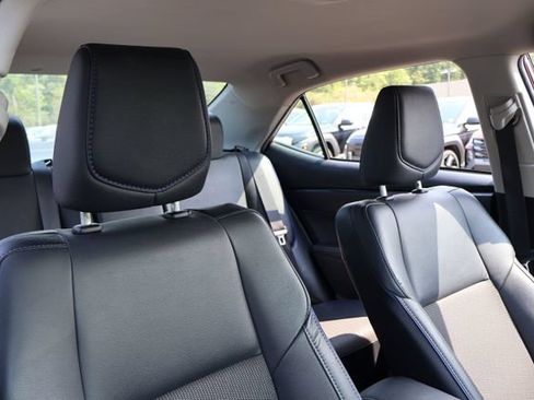 Used 2018 Toyota Corolla SE FWD image 15