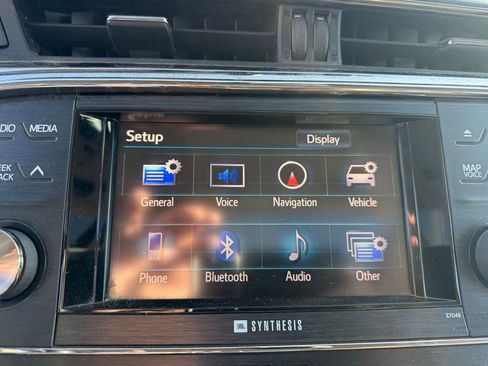 Used 2014 Toyota Avalon Limited w/ Technology Package FWD image 11