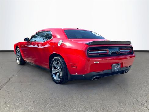 Certified 2015 Dodge Challenger SXT image 5