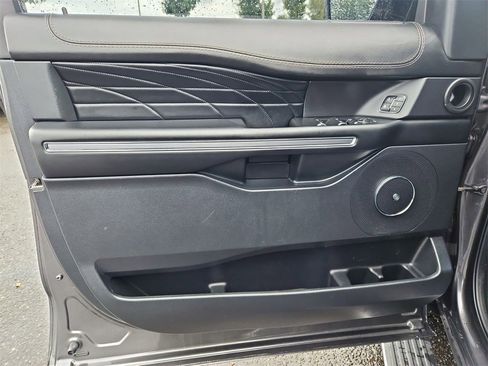 Used 2021 Ford Expedition Max Platinum image 9