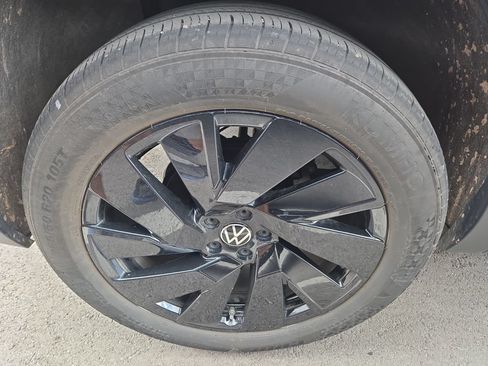 Used 2024 Volkswagen Atlas Cross Sport SE w/ Panoramic Sunroof Package AWD/4WD image 5
