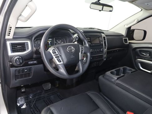 Used 2017 Nissan Titan SV AWD/4WD image 22