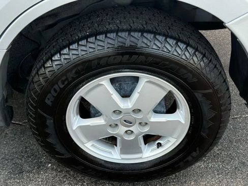 Used 2011 Ford Escape XLT image 12