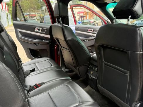 Used 2016 Ford Explorer XLT w/ Equipment Group 202A AWD/4WD image 12