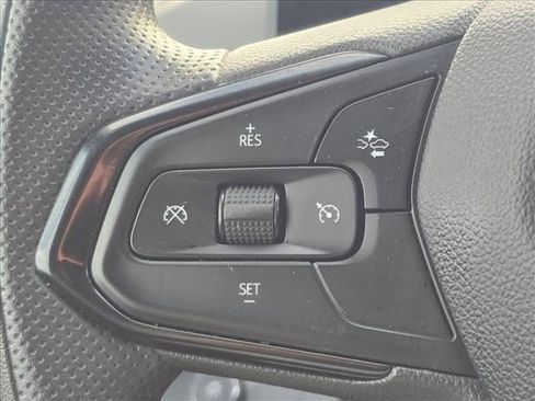 Certified 2025 Chevrolet Trax LT image 32