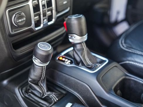 Used 2022 Jeep Wrangler Unlimited Sahara image 18