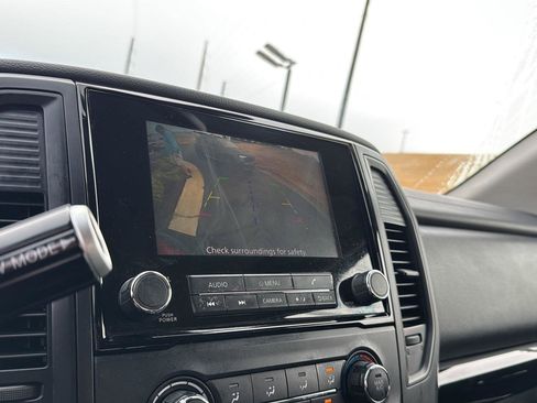Used 2022 Nissan Titan SV image 23