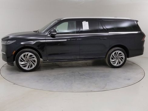 Used 2025 Lincoln Navigator L Reserve image 20