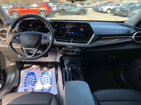 Used 2025 Chevrolet Trax ACTIV w/ Sunroof Package image 27