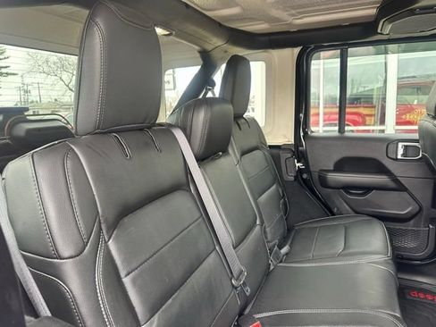 Used 2022 Jeep Wrangler Unlimited Sahara w/ Cold Weather Group AWD/4WD image 11