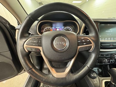 Used 2017 Jeep Cherokee Limited AWD/4WD image 34