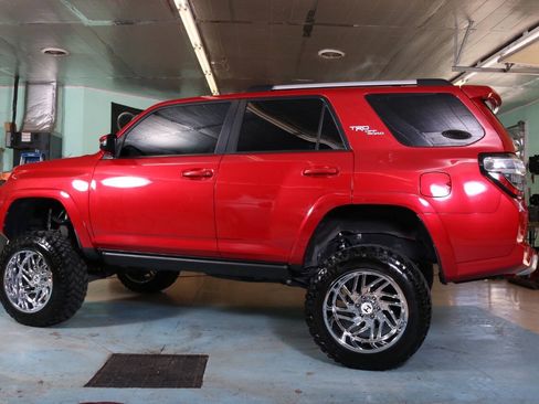Used 2017 Toyota 4Runner TRD Off-Road Premium AWD/4WD image 8