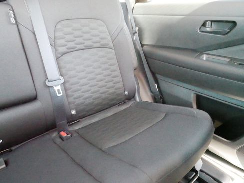 Used 2025 Nissan Pathfinder SV image 14