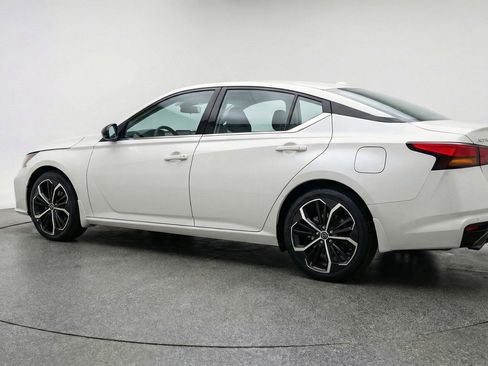Used 2025 Nissan Altima 2.5 SR FWD image 6