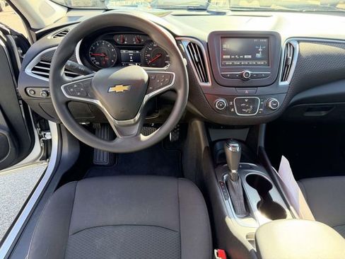 Used 2017 Chevrolet Malibu LS image 2