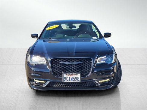 Used 2022 Chrysler 300 Touring L image 2