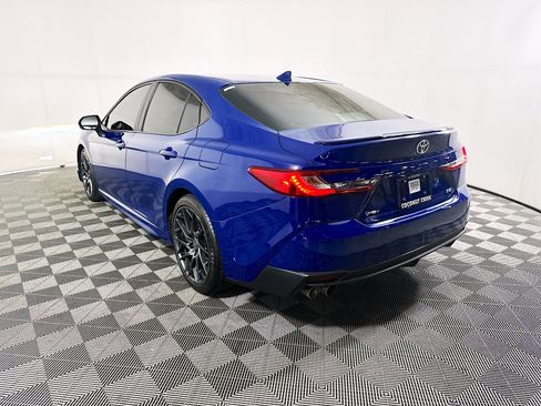 Used 2025 Toyota Camry SE w/ Convenience Package FWD image 5