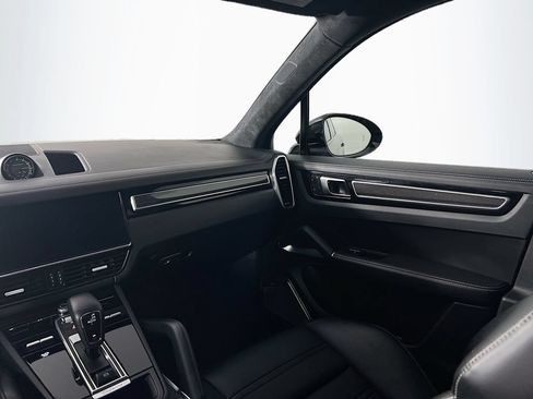Certified 2023 Porsche Cayenne Turbo S AWD/4WD image 26