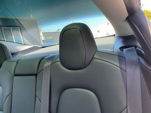 Used 2023 Tesla Model 3 Standard Range image 32