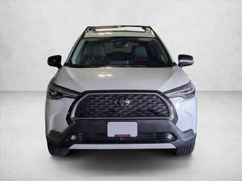 Used 2025 Toyota Corolla Cross XLE w/ Convenience Package FWD image 2