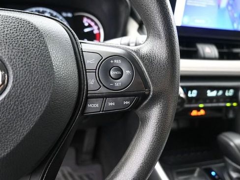 Used 2025 Toyota RAV4 XLE FWD image 28