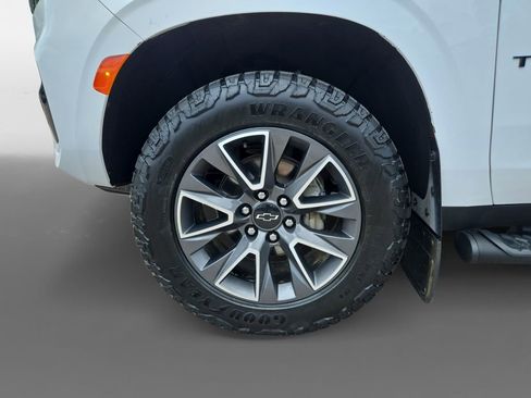Used 2022 Chevrolet Tahoe Z71 w/ Luxury Package AWD/4WD image 15