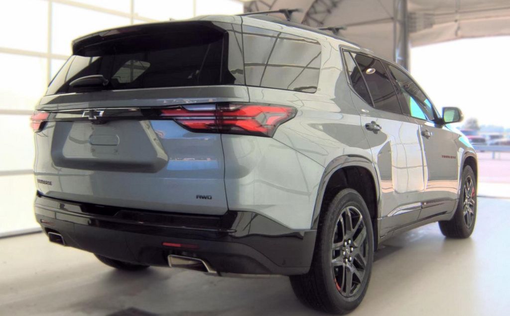 Used 2023 Chevrolet Traverse Premier w/ Redline Edition AWD/4WD image 3