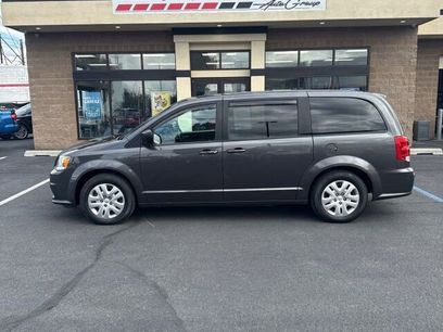 Used 2018 Dodge Grand Caravan SE w/ UConnect Hands-Free Group