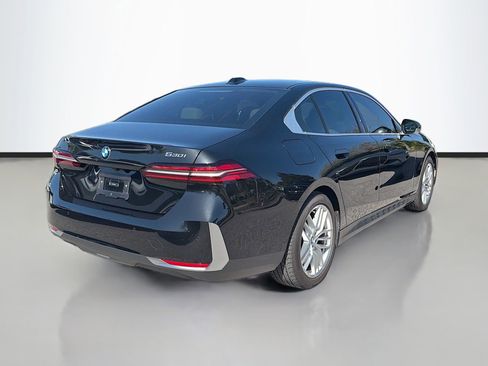 Used 2024 BMW 530i w/ Premium Package image 4