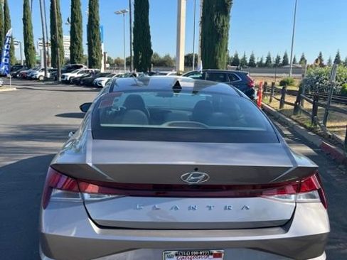 Used 2023 Hyundai Elantra SEL FWD image 4