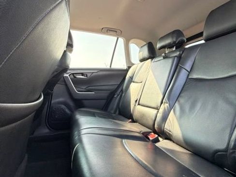Used 2019 Toyota RAV4 XLE FWD image 12