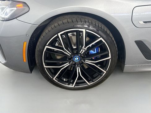 Used 2023 BMW 530e w/ M Sport Package RWD image 38