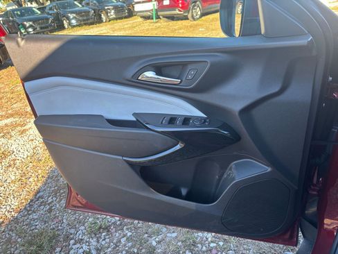 Used 2025 Chevrolet Trax LT w/ LT Convenience Package image 20