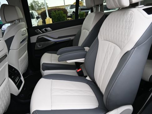 Used 2023 BMW X7 M60i w/ Executive Package image 31