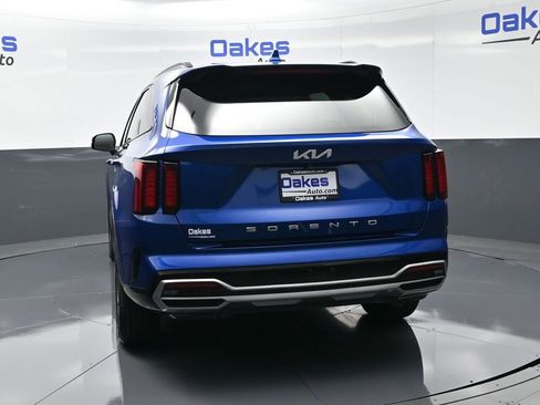 Certified 2022 Kia Sorento EX w/ Panoramic Sunroof Package image 7