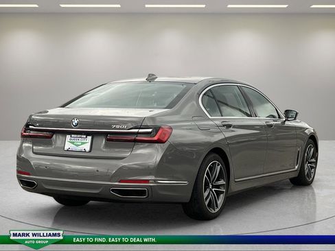 Used 2022 BMW 750i xDrive w/ Executive Package image 3