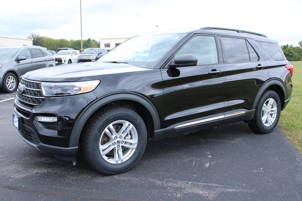 Used 2022 Ford Explorer XLT w/ Equipment Group 202A AWD/4WD image 3
