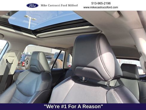 Used 2021 Toyota RAV4 XLE Premium image 22