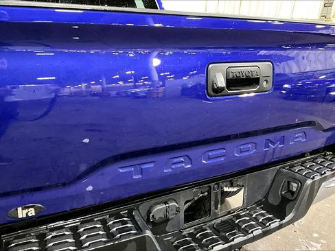 Used 2023 Toyota Tacoma TRD Off-Road AWD/4WD image 10