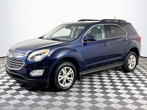 Used 2017 Chevrolet Equinox LT w/ Convenience Package image 4