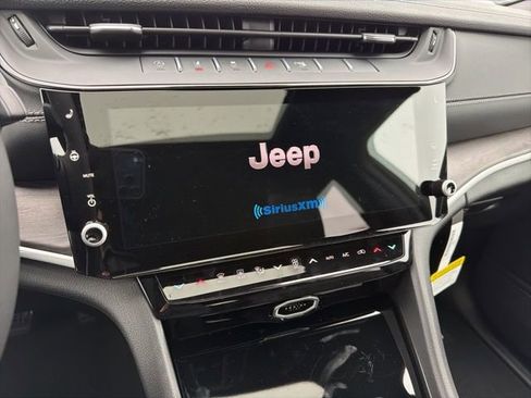 New 2026 Jeep Grand Cherokee Altitude image 21