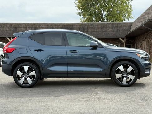 Used 2021 Volvo XC40 T5 Momentum w/ Premium Package image 7