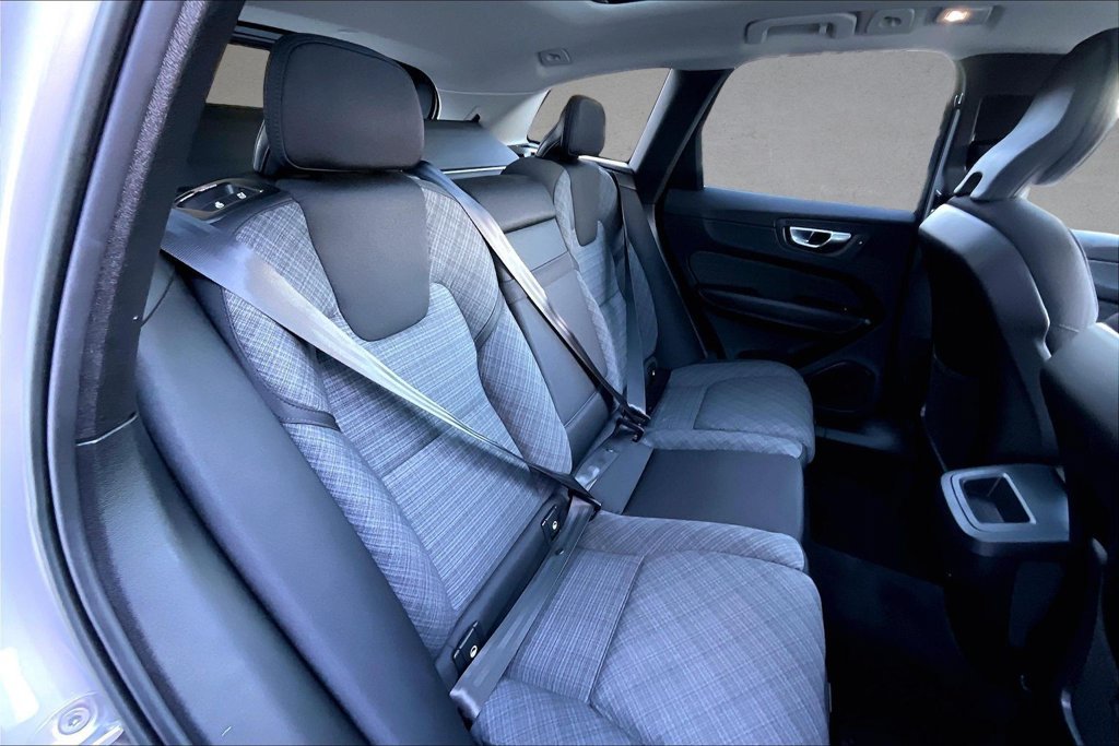 Certified 2023 Volvo XC60 B5 Core AWD/4WD image 25