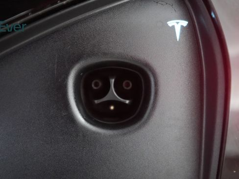 Used 2023 Tesla Model S AWD/4WD image 10
