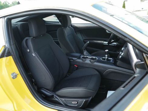 Used 2017 Ford Mustang GT w/ Black Accent Package RWD image 12