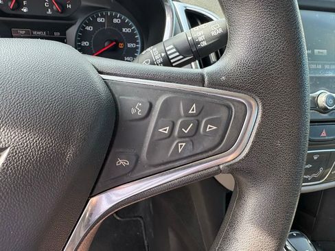 Used 2018 Chevrolet Equinox LS FWD image 13